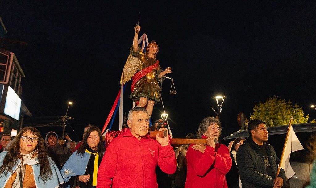 Camanchaca lleva el sabor del salmón a la inauguración del Festival de las Luminarias de Calbuco