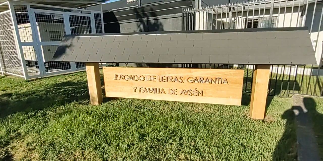 Decretan cautelares a adolescente por agresión con arma en colegio de Puerto Aysén