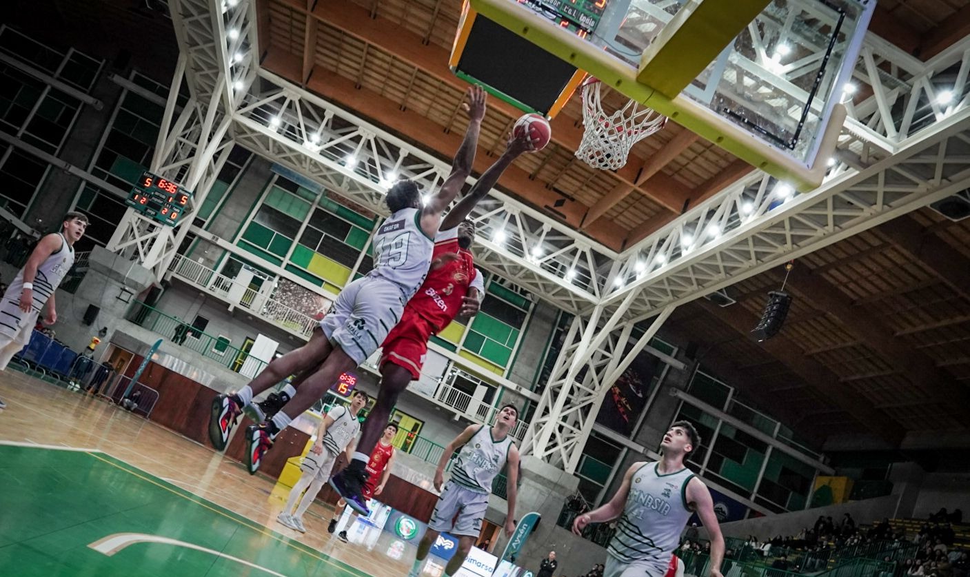 Chile y Argentina firman convenio de básquetbol tras amistosos en Puerto Aysén